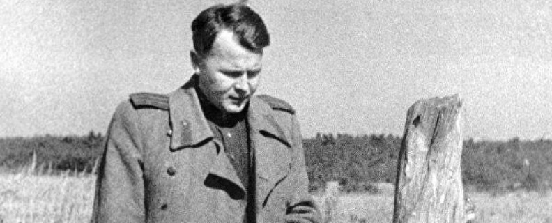 О сущем слушать - автор Александр Твардовский